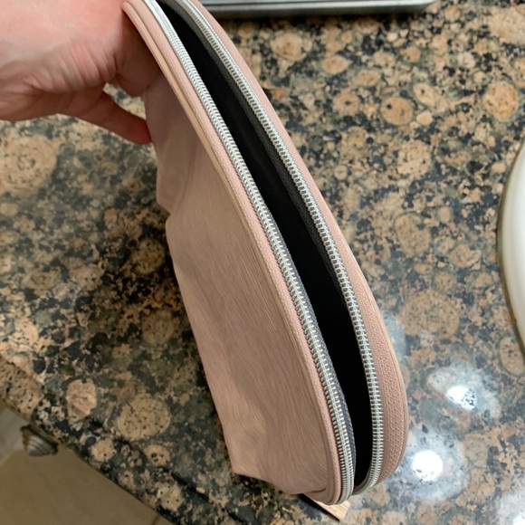 NWOT Ahava Clam shaped Metallic Cosmetic/Skincare bag - Picture 5 of 8